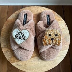 Laines London Classic Slippers With Enki-Doo The Cockapoo & Dog Mom Brooches NEW